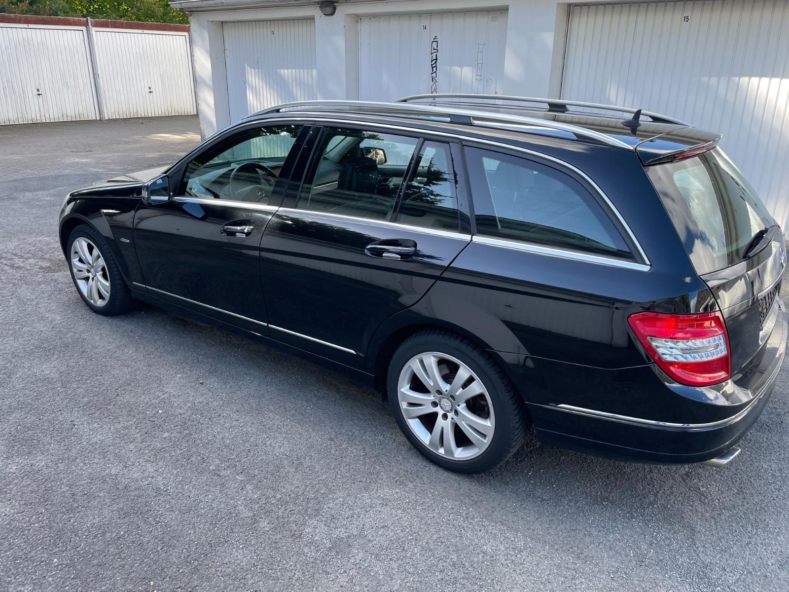 Mercedes-Benz C220 2011 — interior
