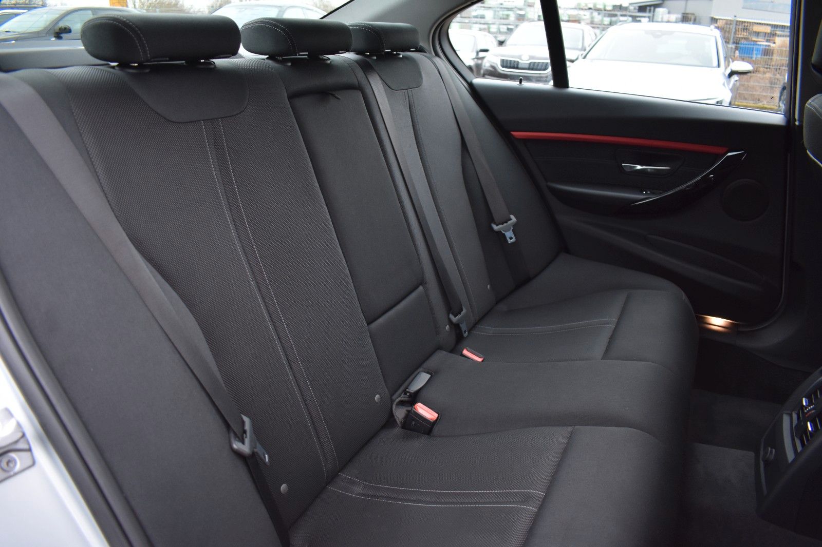 Fahrzeugabbildung BMW 320 i Limo. Sport Line