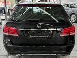 Mercedes-Benz E 220 T CDI Avantgarde, LED, Leder, Comand, Pano - Mercedes-Benz E 220: Cdi Avantgarde