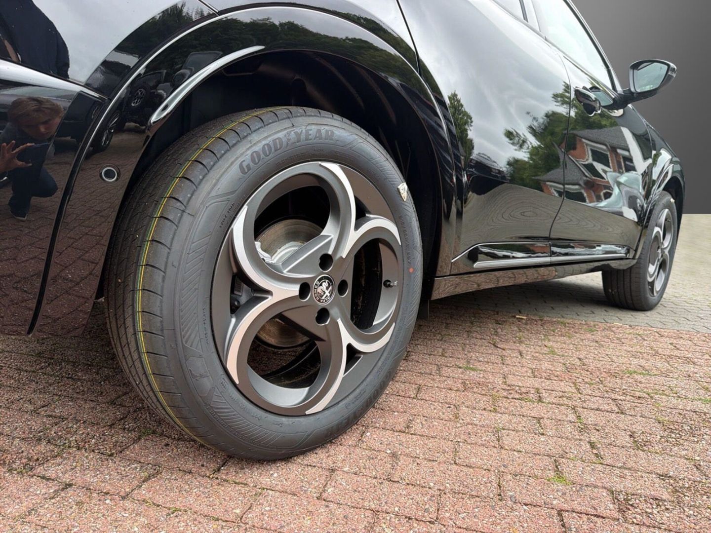 Fahrzeugabbildung Alfa Romeo Junior Elettrica Sport Speciale -Panorama-Wärmep