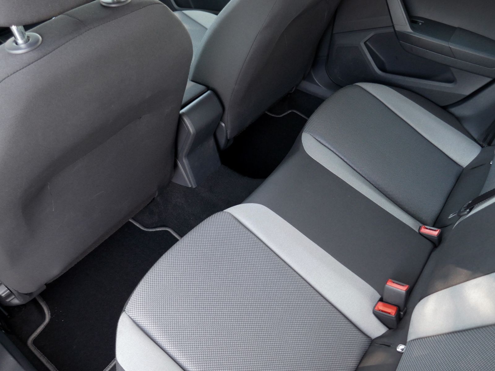 Fahrzeugabbildung SEAT Ibiza Style 1.0 TSI | RFK Navi App DAB+