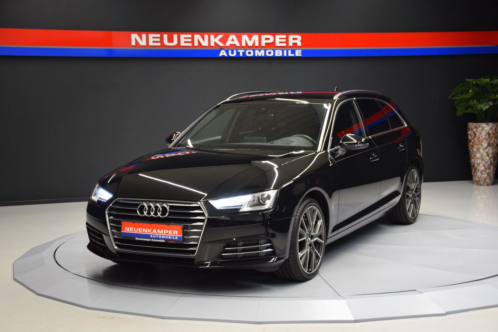Fahrzeugabbildung Audi A4 Avant design HuD Kamera Bi-Xenon Virtual Temp