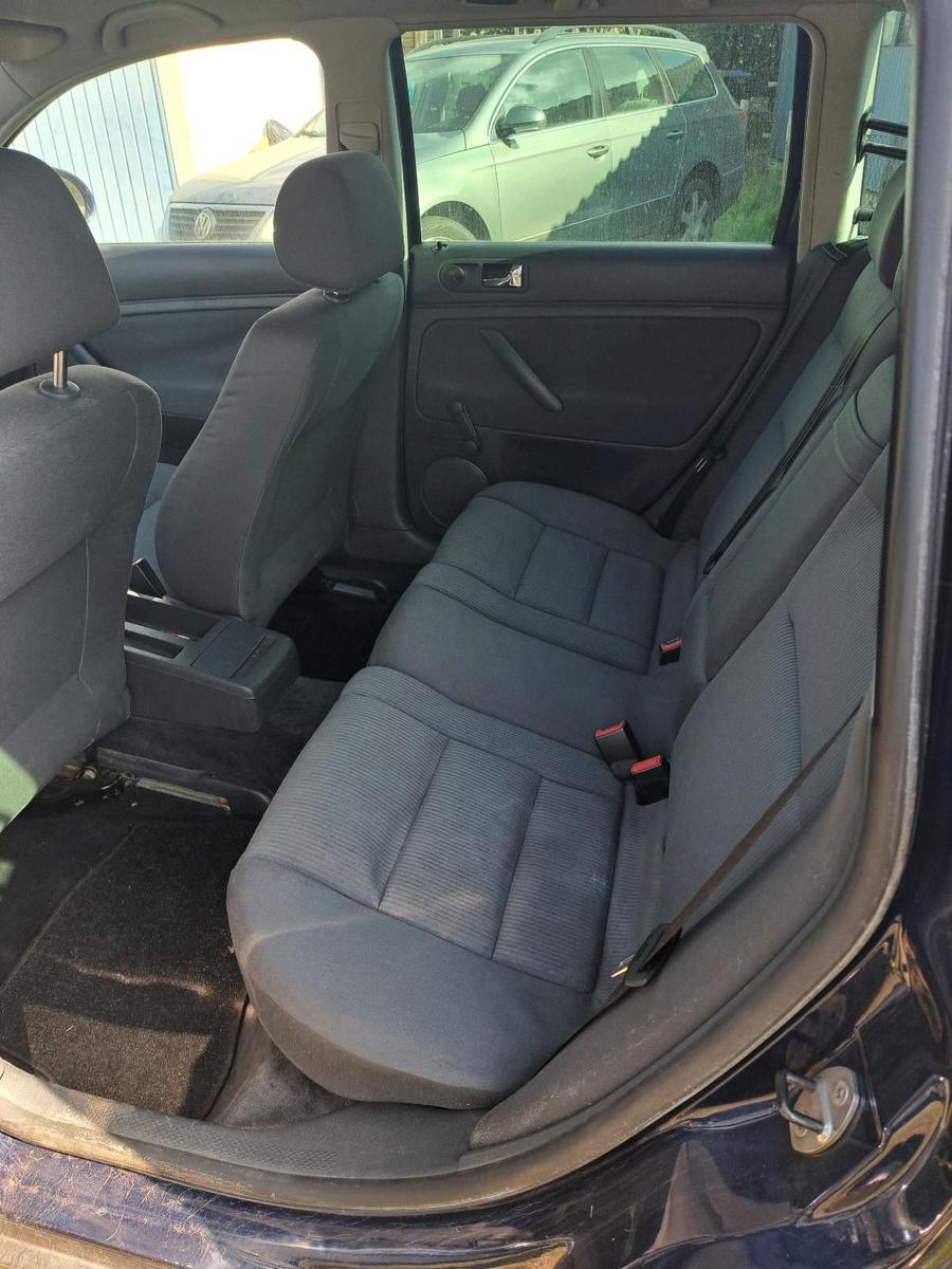 Volkswagen Passat 2005 — photo 12