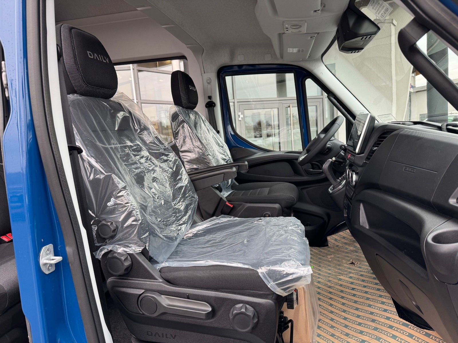 Fahrzeugabbildung Iveco Daily 50C18HA8 3.0L *CrewVan*AHK*Automatik*