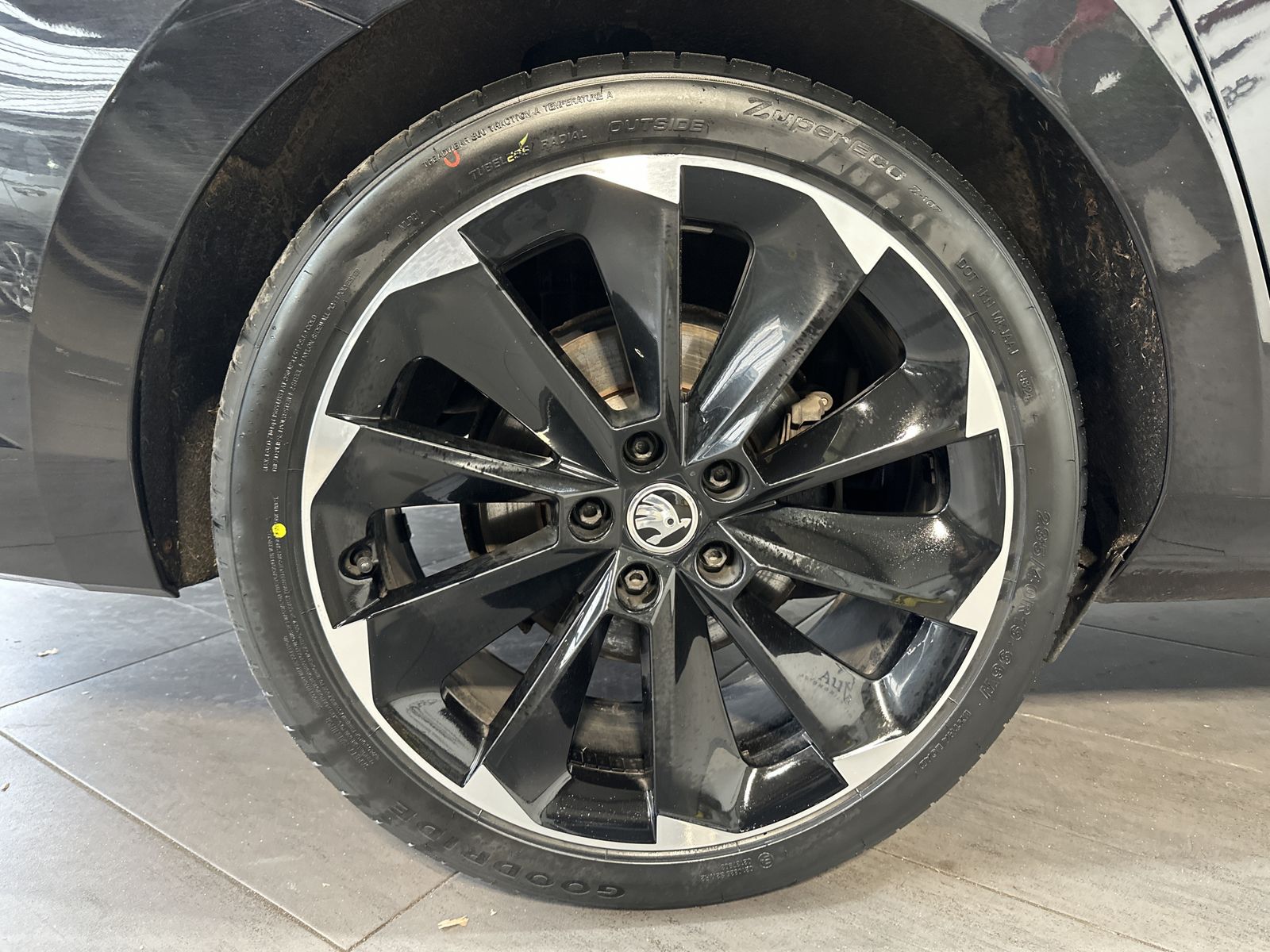 Fahrzeugabbildung SKODA Superb Combi 2.0 TDI DSG Sportline NAV+LED+KAM