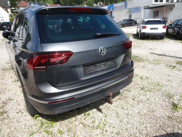 Fahrzeugabbildung Volkswagen Tiguan Highline/4Motion/HUD/AHK/Leder/AHK/