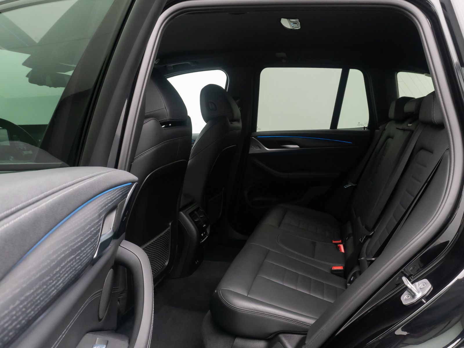 Fahrzeugabbildung BMW X3 xD30e M Sport Komfort AHK HUD DAB 360°HiFi