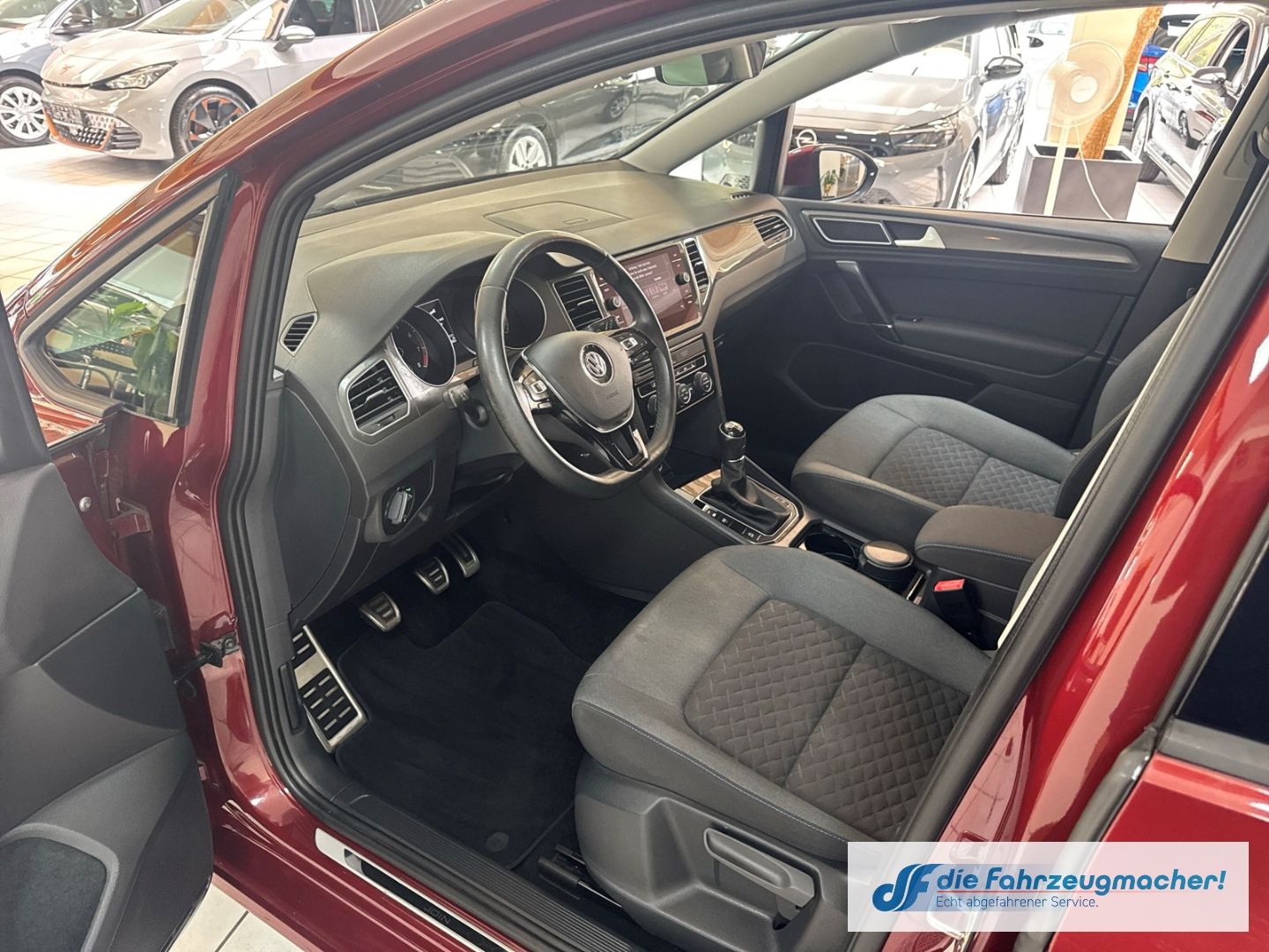 Fahrzeugabbildung Volkswagen Golf Sportsvan VII Join Navi Dyn. Kurvenlicht AC