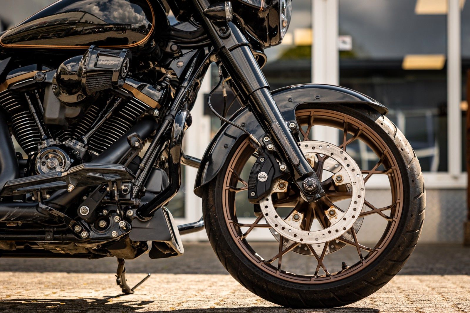 Fahrzeugabbildung Harley-Davidson FLHXST STREET GLIDE ST 117-JEKILL & HYDE- Öhlins