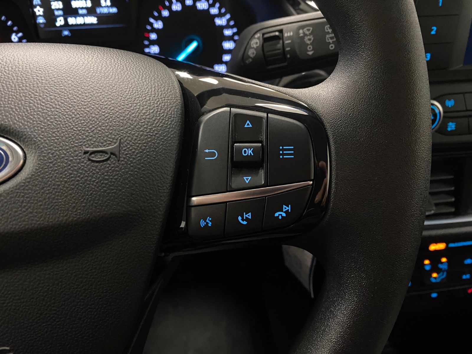 Fahrzeugabbildung Ford Fiesta 1,1 Trend+BLUETOOTH+SITZHEIZUNG+ALLWETTER