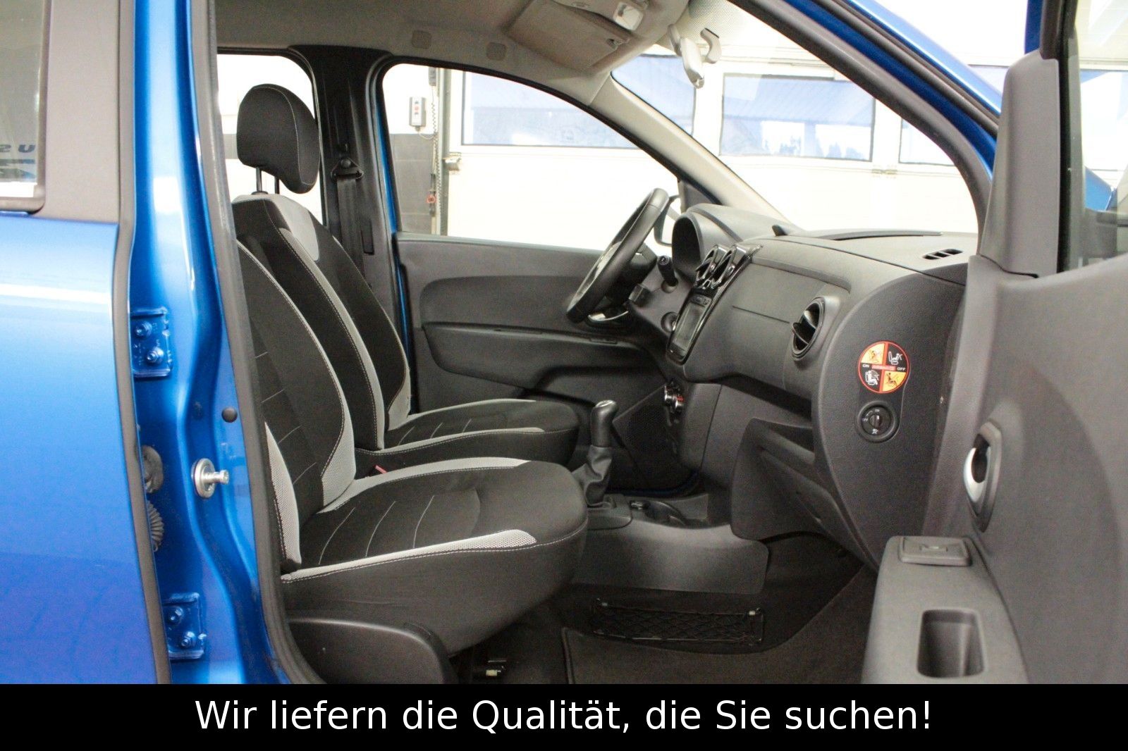 Fahrzeugabbildung Dacia Lodgy SCe 100 Stepway*7-Sitzer*Navi*