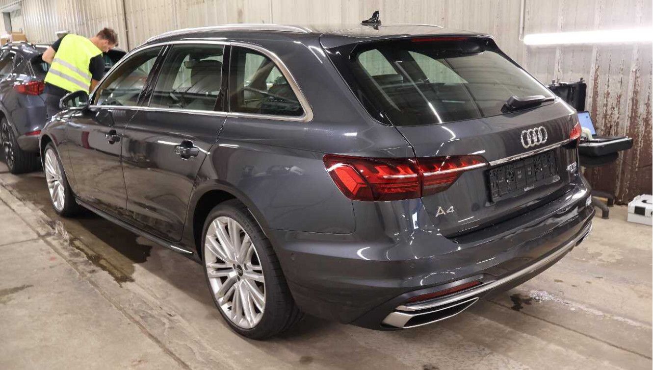 Fahrzeugabbildung Audi A4 40d Quatt AT7 S Line LED/NAVI/SHZ/B&O/19"LM