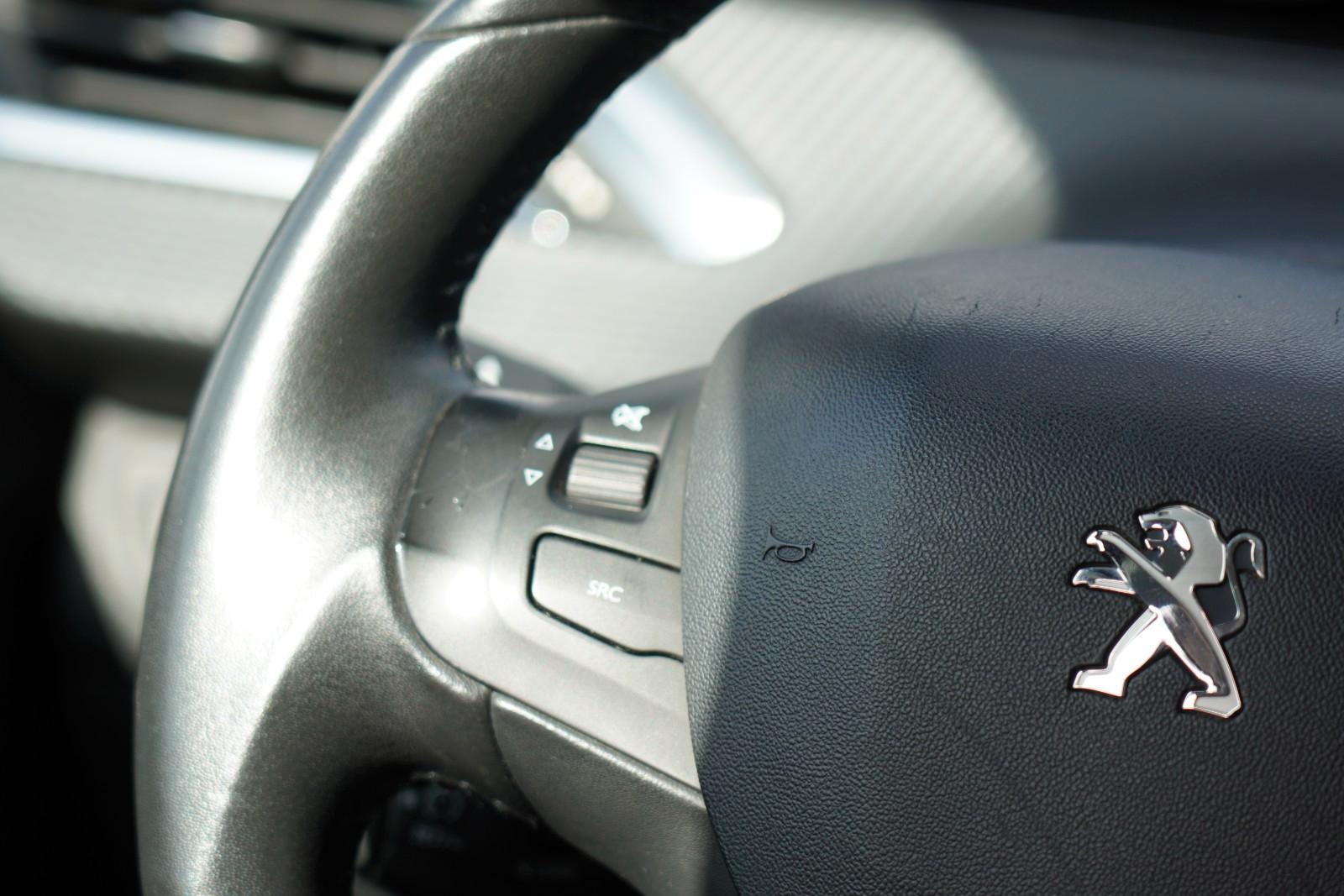 Peugeot 2008 Active MIT 3 JAHREN GARANTIE !!!