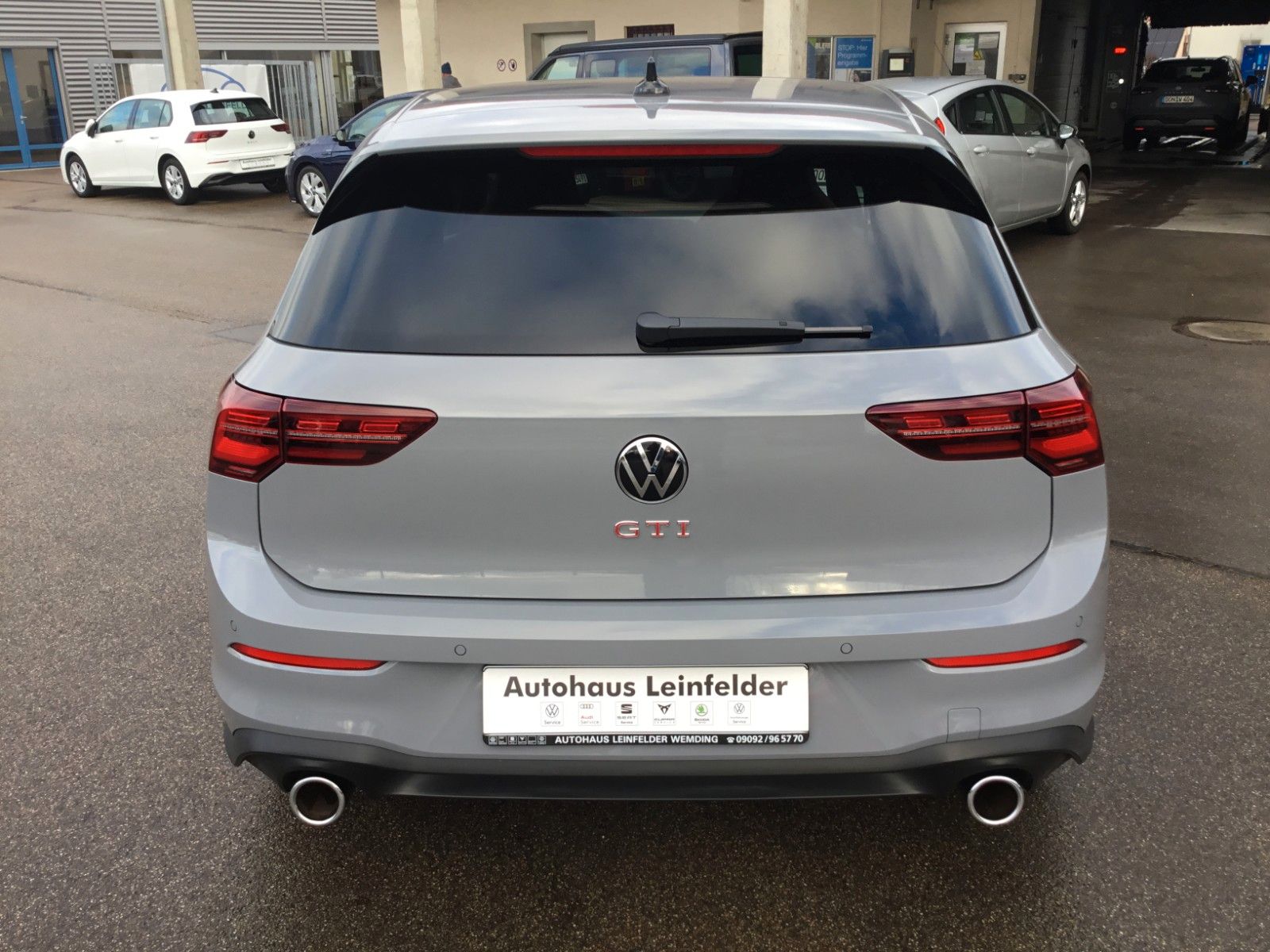 Fahrzeugabbildung Volkswagen Golf 2.0 TSI DSG GTI+Pano+18"+IQ Light