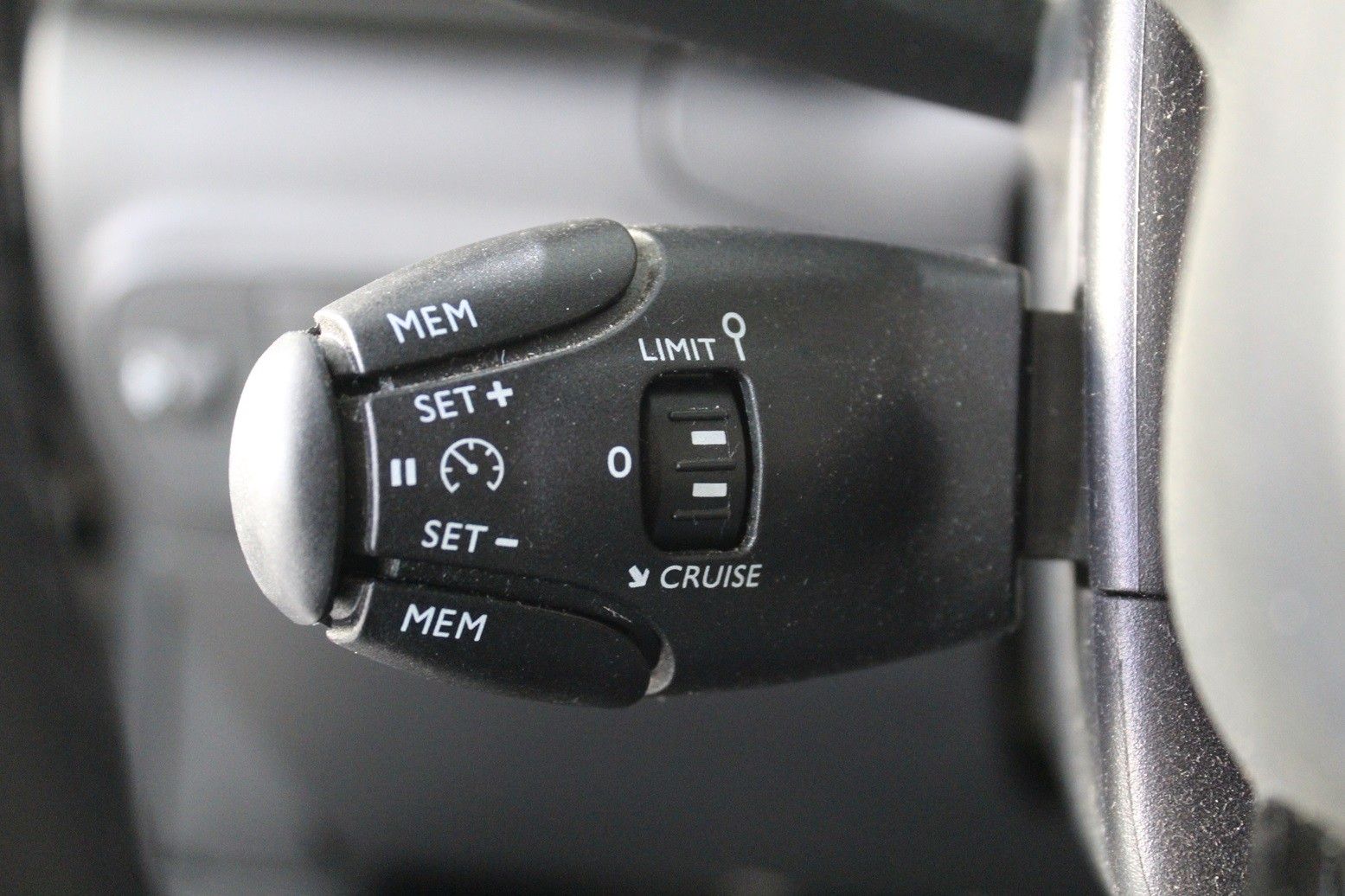 Fahrzeugabbildung Citroën C3 Shine Pack 1.2T NAVI/LED/PDC/TEMPOMAT/DAB+