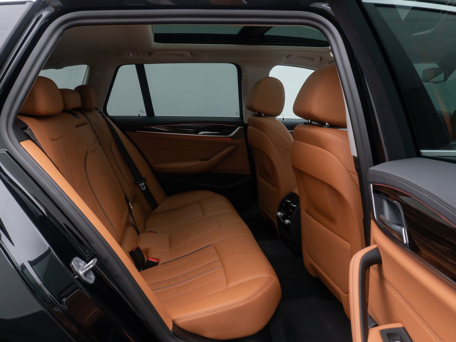Fahrzeugabbildung BMW 530e Luxury Line Panorama Kamera Laser HUD DAB