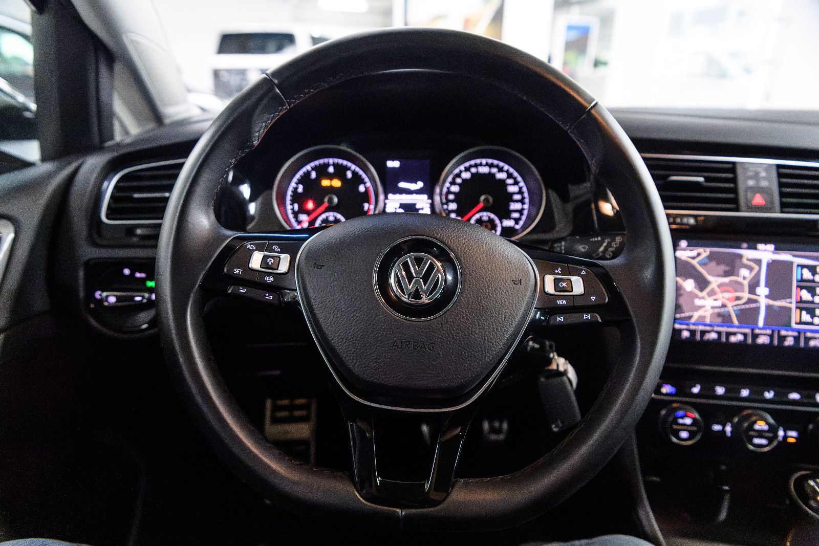 Fahrzeugabbildung Volkswagen Golf VII IQ.DRIVE +SHZ +ACC +NAVI