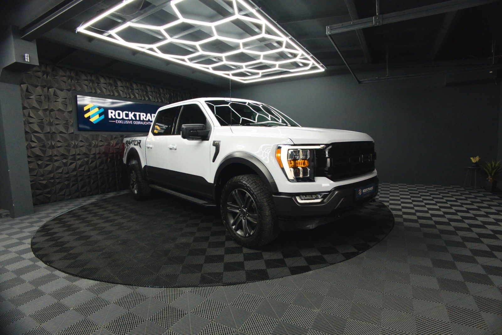 Fahrzeugabbildung Ford F150 5.0L V8 4x4 Offroad SuperCrew RAPTOR 19%
