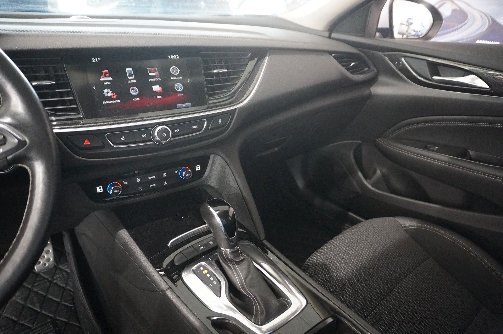 Fahrzeugabbildung Opel Insignia B ST 1.5T DYNAMIC NAVI/MATRIX/KAMERA/SH