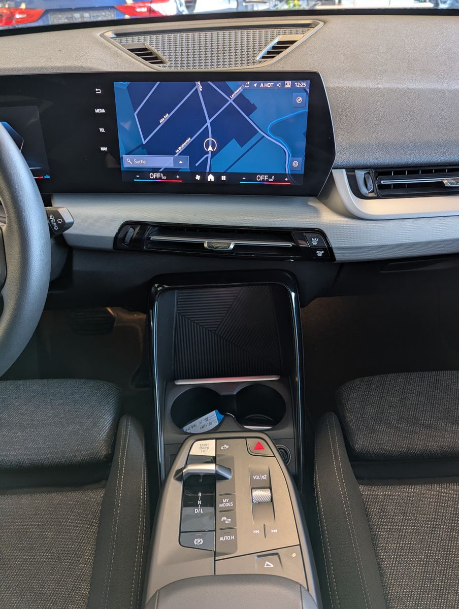 BMW X1 18 i Travel-Paket Pano Kamera AHK - Image 21