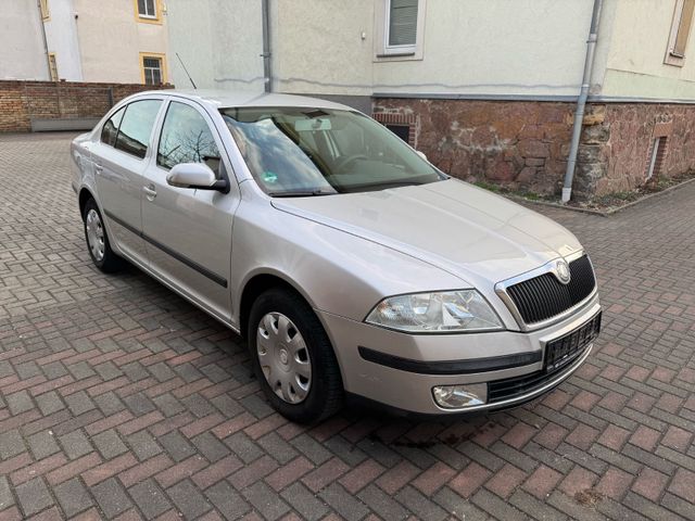 Skoda Octavia 1.6 Ambiente,Klimaautomatik,PDC