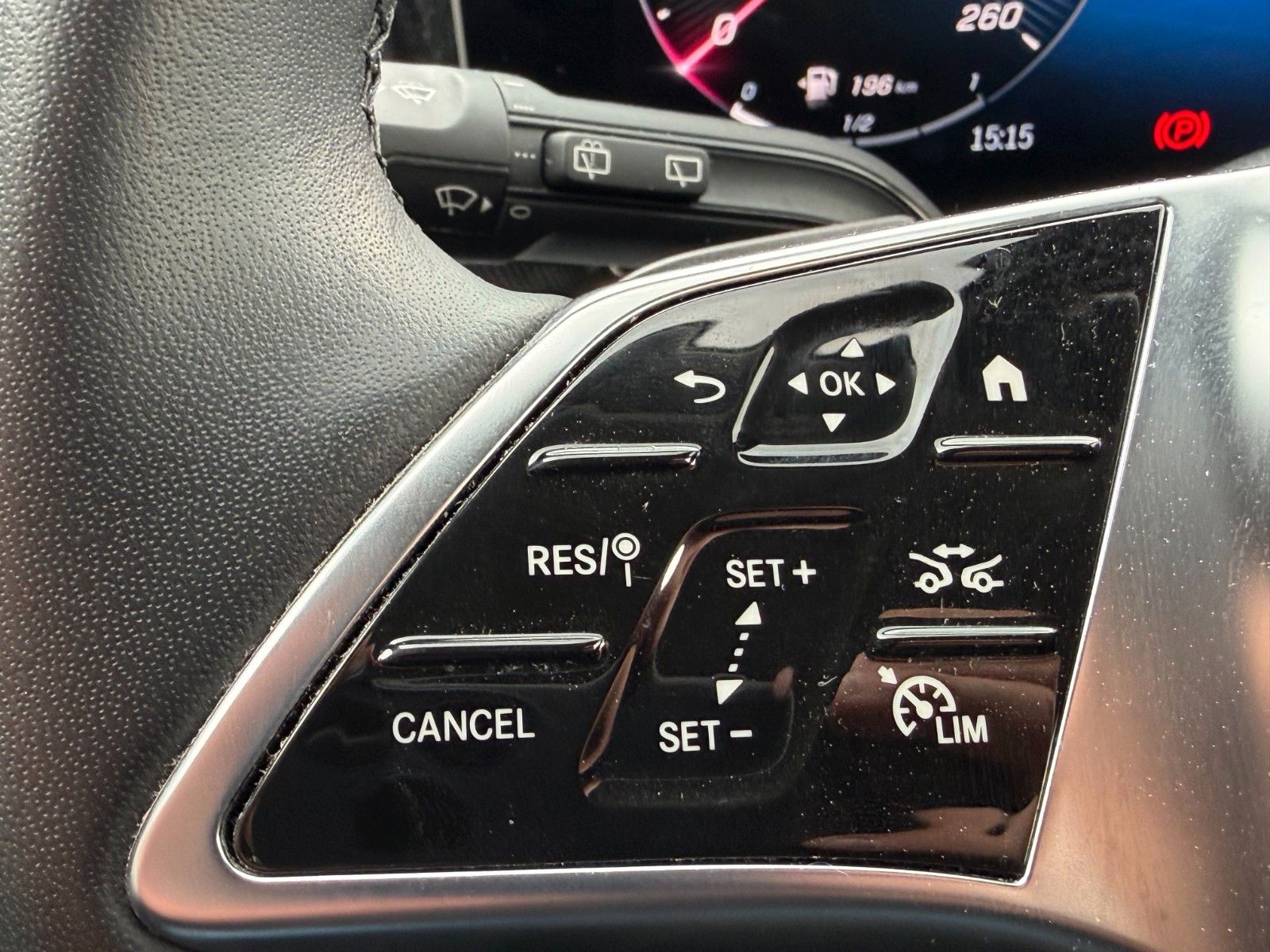 Fahrzeugabbildung Mercedes-Benz V 220 d DISTRONIC AHK 2,5to Standheizung