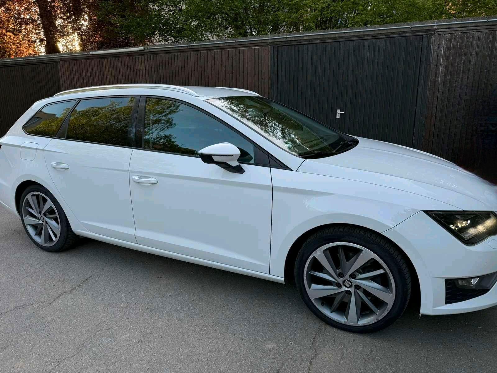 Seat Leon 2015 — interior