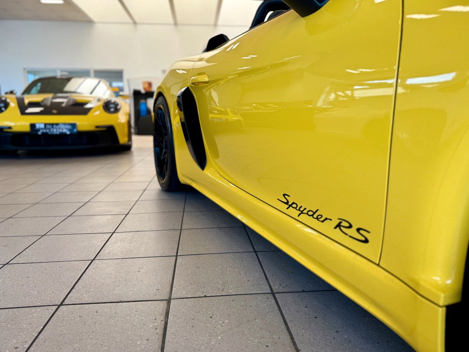 Fahrzeugabbildung Porsche 718 Boxster Spyder RS WEISSACH/Lift/Carbon/BOSE