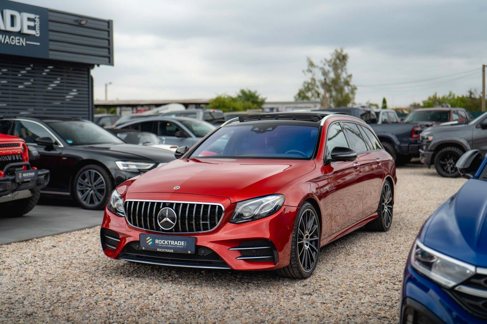 Fahrzeugabbildung Mercedes-Benz E 43 AMG 4Matic Night-Paket *Airmatic*ACC*Pano*