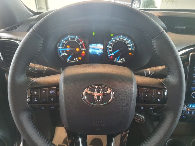 Toyota Hilux 2.8 Invincible XTra Cab Grau Automatik SOFORT