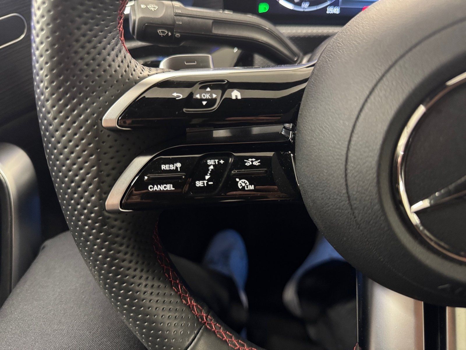 Fahrzeugabbildung Mercedes-Benz CLA 200 AMG Line*Totwinkel*Kamera*LED*19"*MBUX*