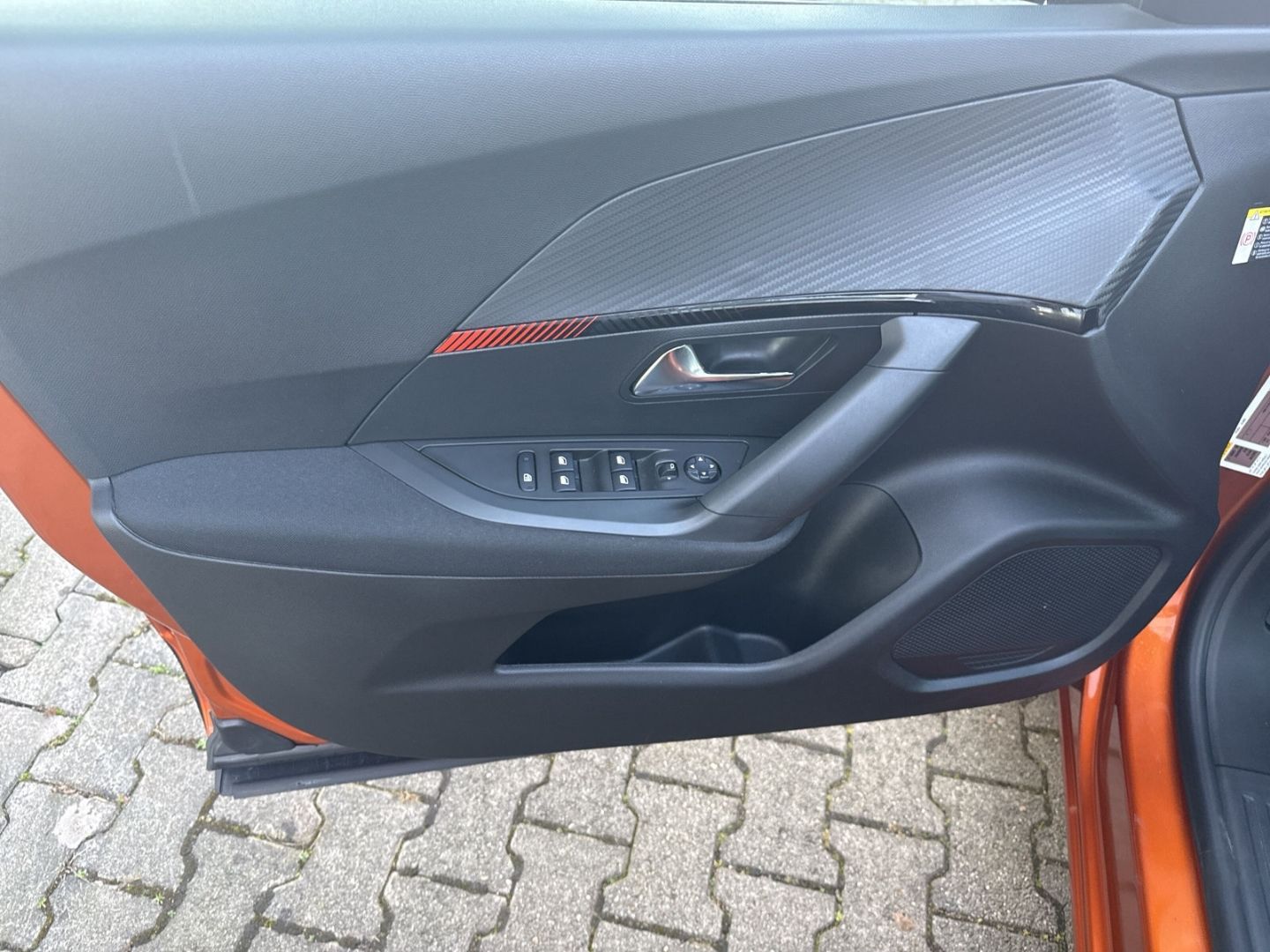 Fahrzeugabbildung Peugeot 2008 e- Active Klimaautom Fahrerprofil DAB Spurh