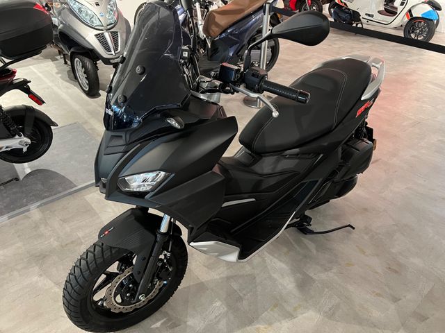 Aprilia SR GT ABS 125 Schwarz nur 436 Km gelaufen !!!