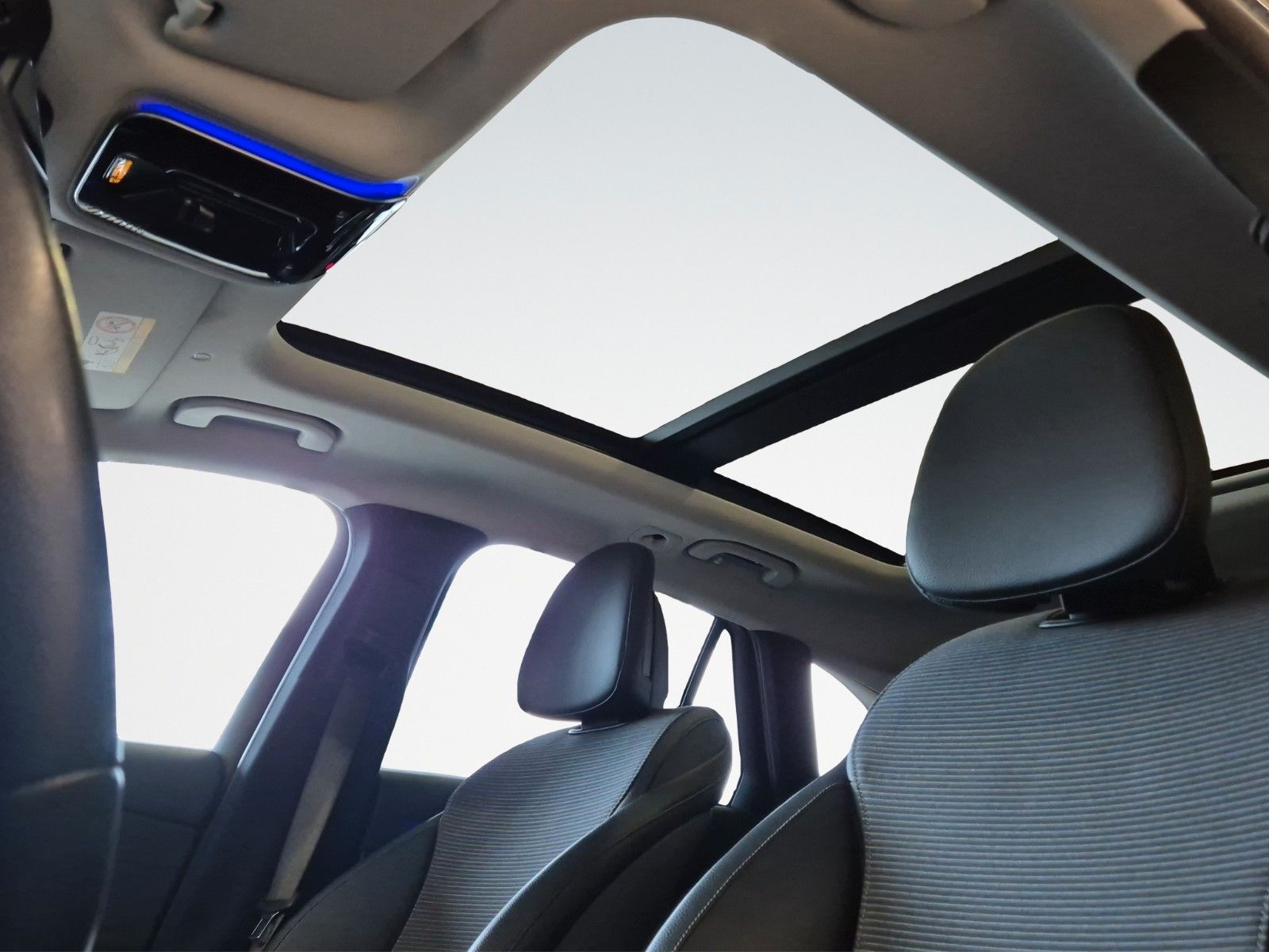 Fahrzeugabbildung Mercedes-Benz GLC300E 4MATIC 360° PANO DIG LIGHT AHK