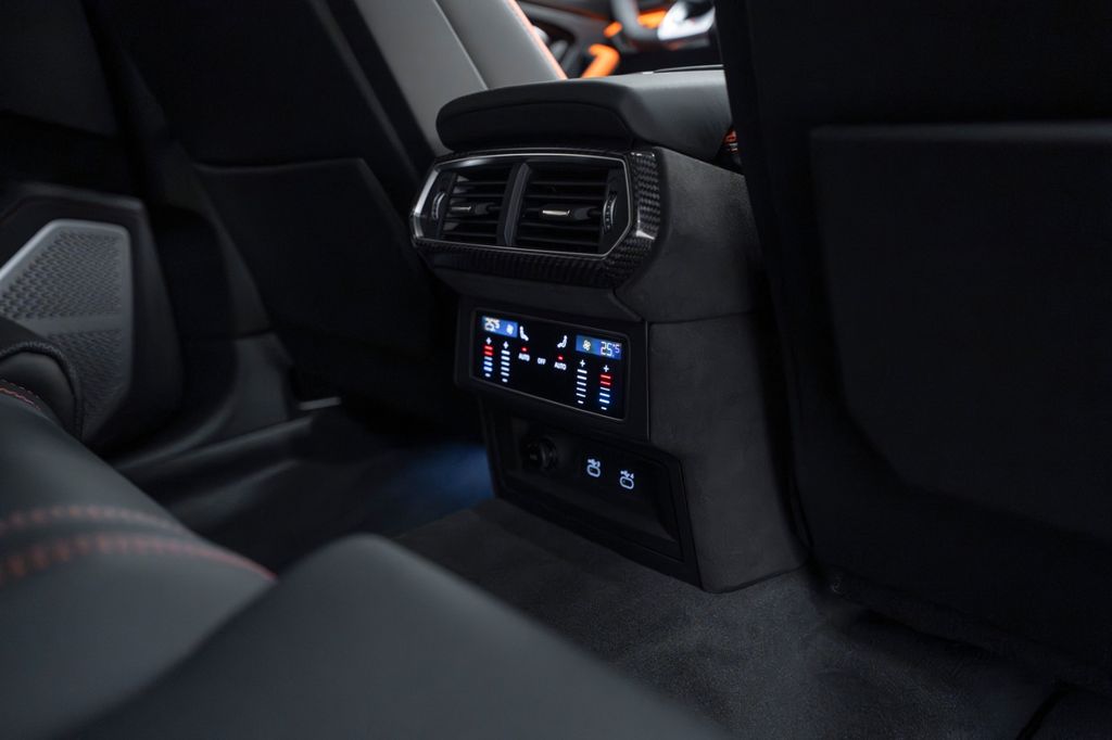 Urus 4.0 V8 SE GREY/ORANGE PANO B&O CARBON - Bild 22