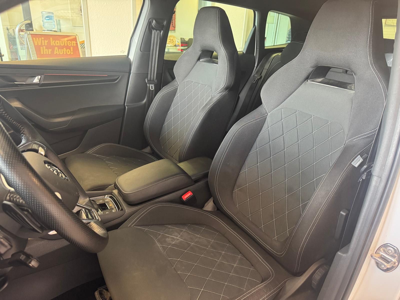 Fahrzeugabbildung SKODA Karoq Sportline 4x4 /1.HAND/NAVI/KLIMA/