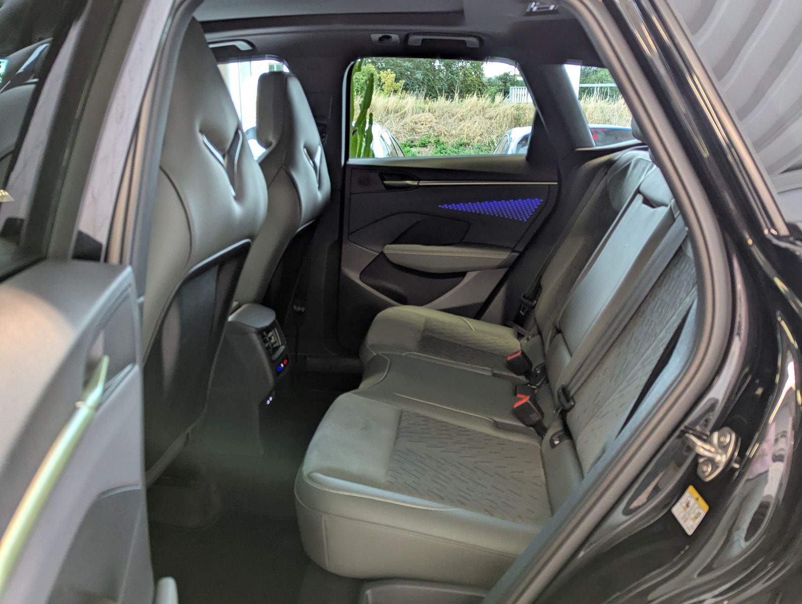 Fahrzeugabbildung CUPRA Terramar 1.5 TSI Tribe Senn Pano Matrix HUD AHK