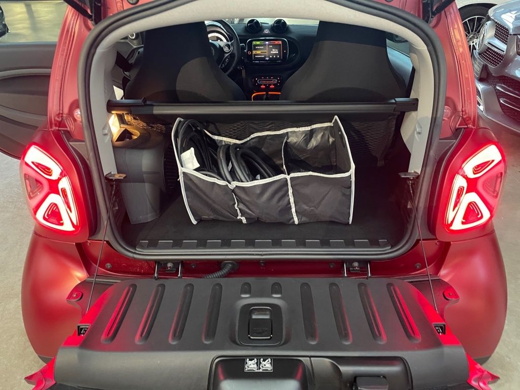 Fahrzeugabbildung Smart EQ ForTwo Exclusiv Pano LED Sound SHZ Navi KAM