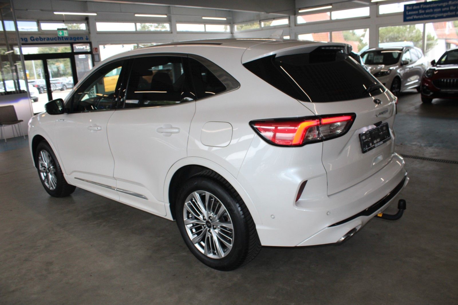 Fahrzeugabbildung Ford Kuga Vignale Aut. AWD LED AHK HUD 2xCAM B&O uvm.
