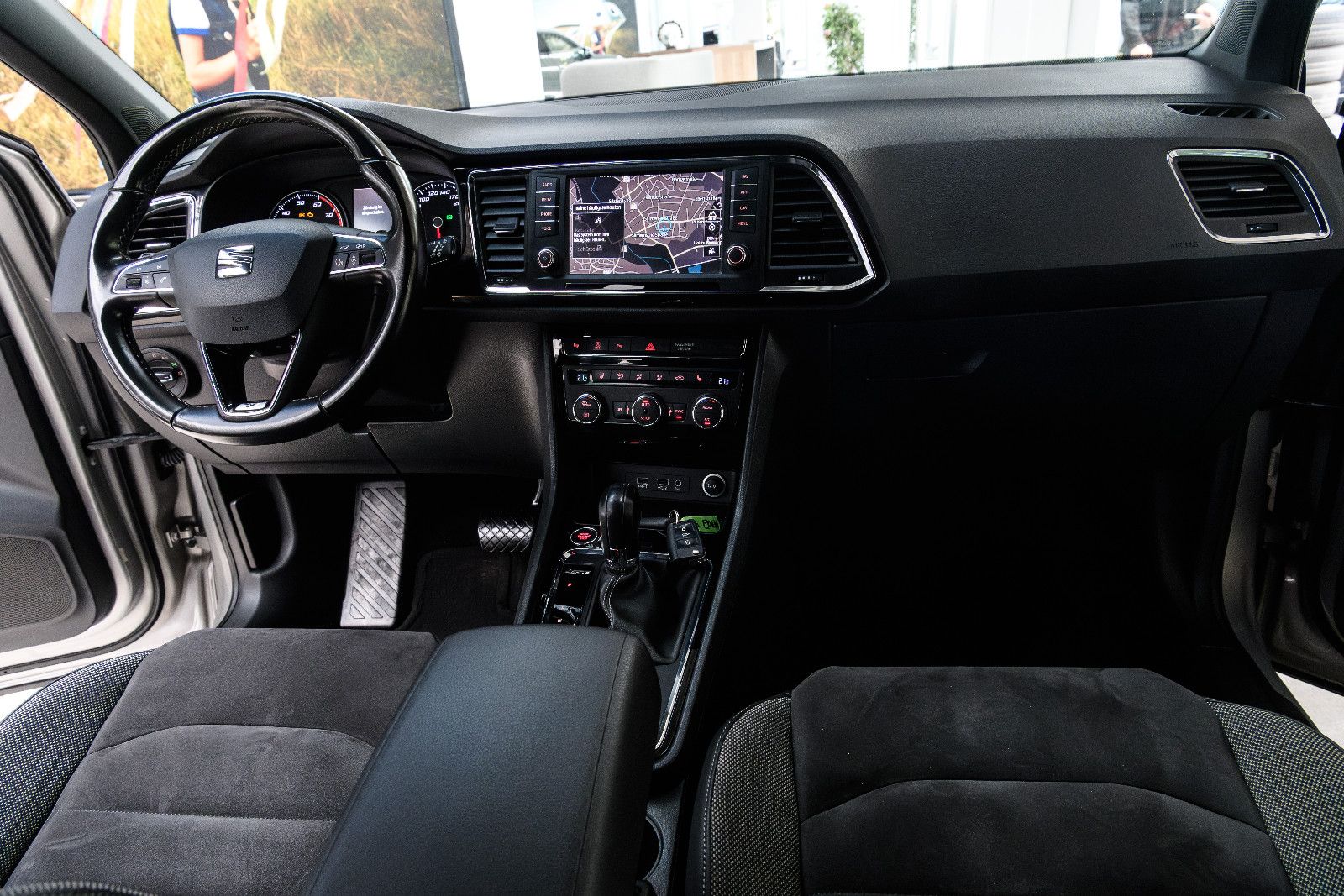 Fahrzeugabbildung SEAT Ateca Xcellence 4Drive +DSG+ Navi + AHK + Kamera
