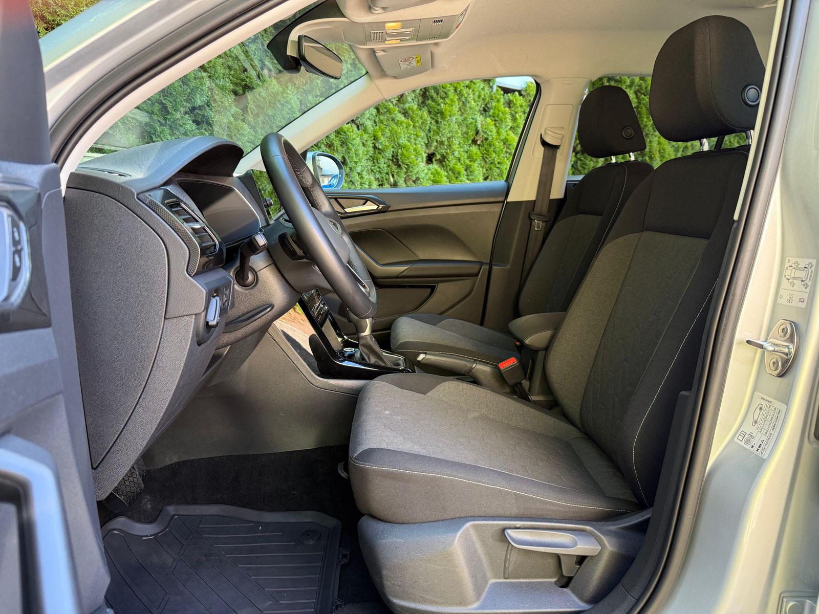 Fahrzeugabbildung Volkswagen T-Cross 1.0 TSI DSG Life LED+KAM+ACC+CARPL+SHZ+