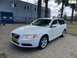 Volvo V70 2.4 D5 Momentum Bj 2011 - weiße Volvo V70
