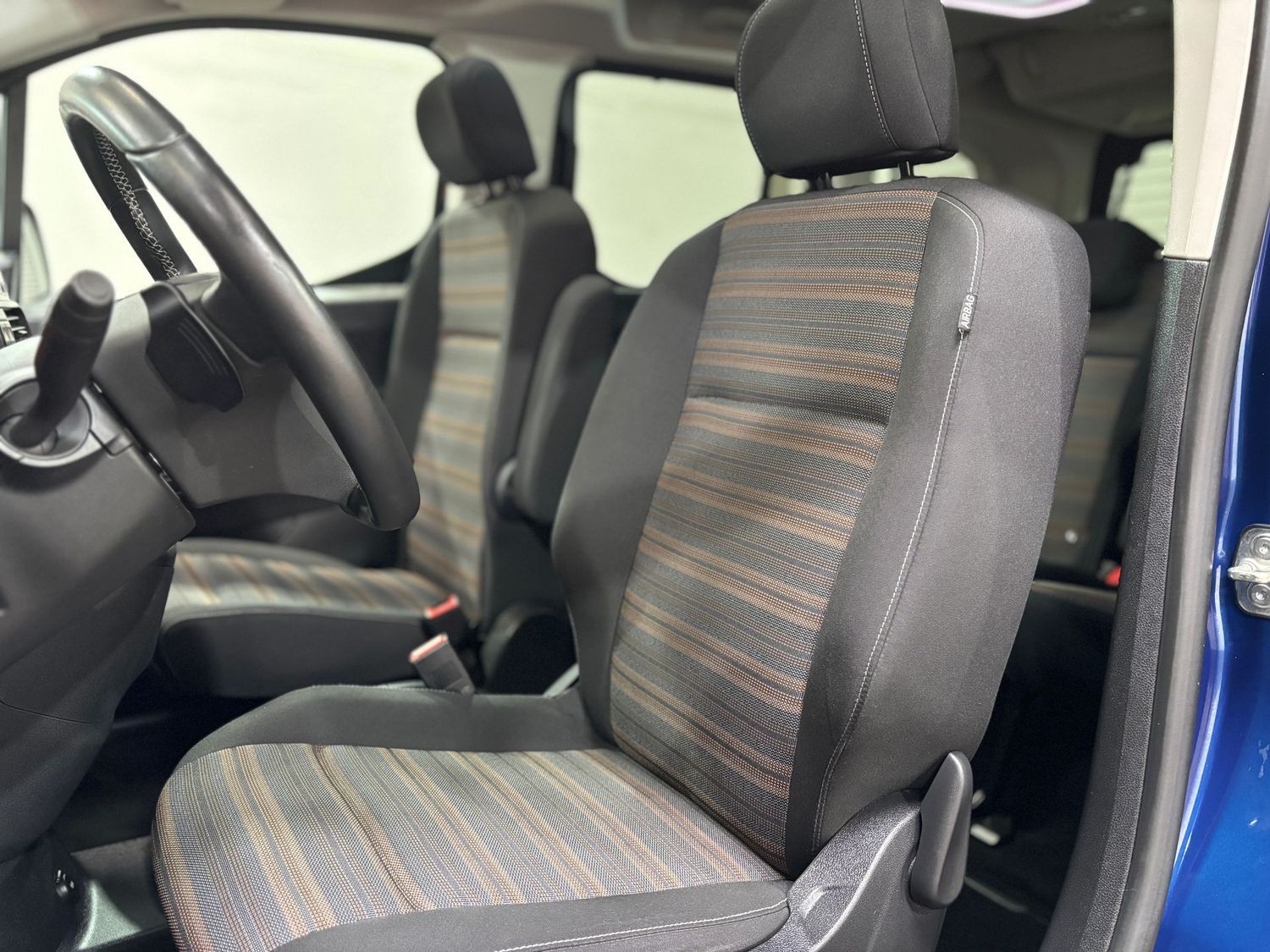 Fahrzeugabbildung Opel Combo Innovation Kamera#Pano#HeadUp
