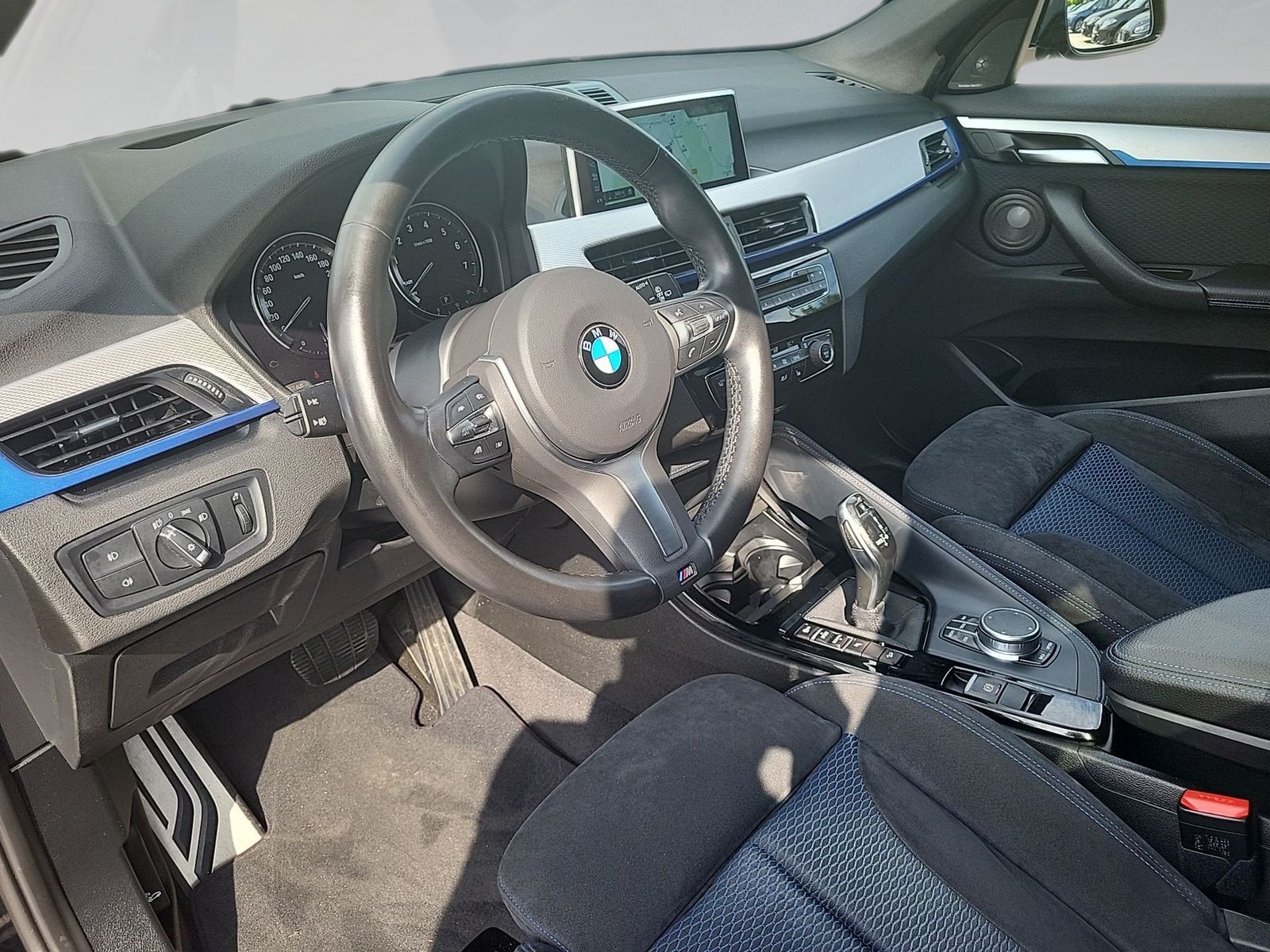 BMW X1 xDrive20i M SPORT LED ParkAss AHK ACC HeadUp foto 4