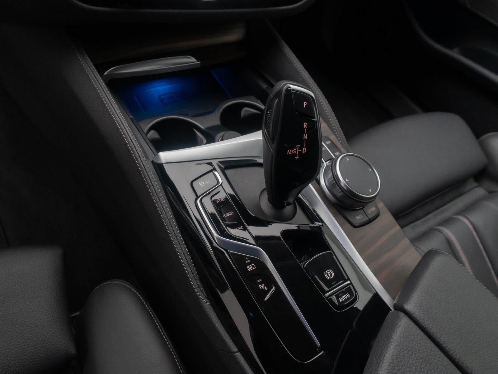 Fahrzeugabbildung BMW 530e Luxury Line DAB Laser Komfort H/K HUD Sport