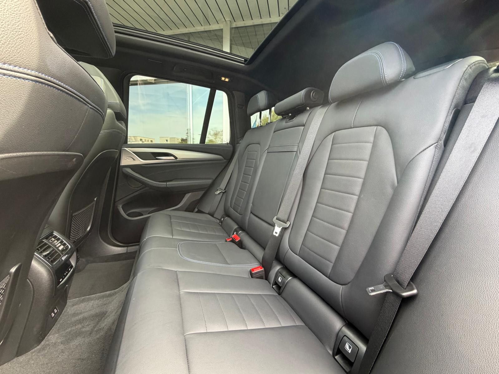 Fahrzeugabbildung BMW iX3  Inspir M Sport SHADOW+PANO+MEMO+360+ACC+AHK