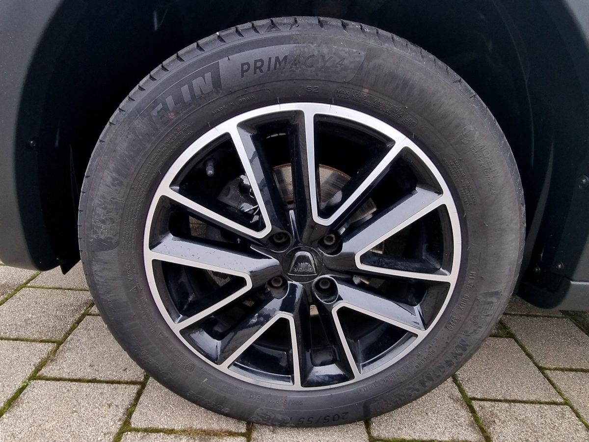 Fahrzeugabbildung Dacia Sandero Stepway Prestige TCe 100