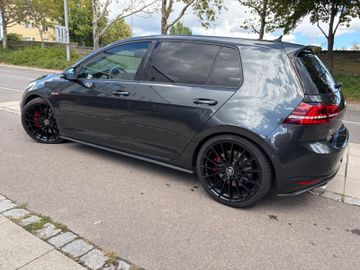 Volkswagen Golf - 6