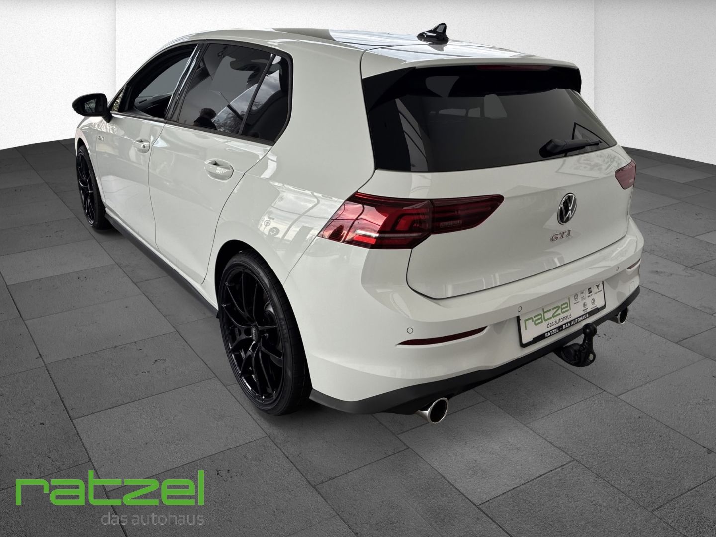 Fahrzeugabbildung Volkswagen Golf VIII 2.0TSI GTI AHK+Light Assist+Winterpake