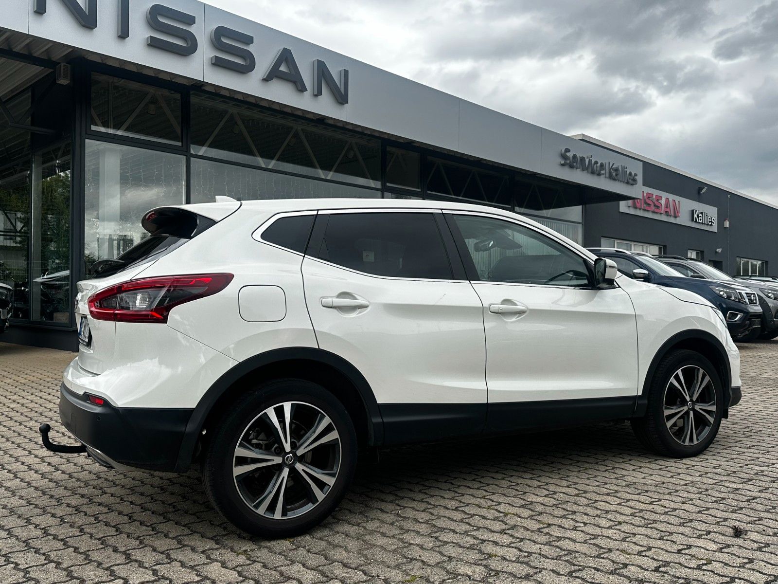 Fahrzeugabbildung Nissan Qashqai AHK / beh. FS/ Navigation / Alu